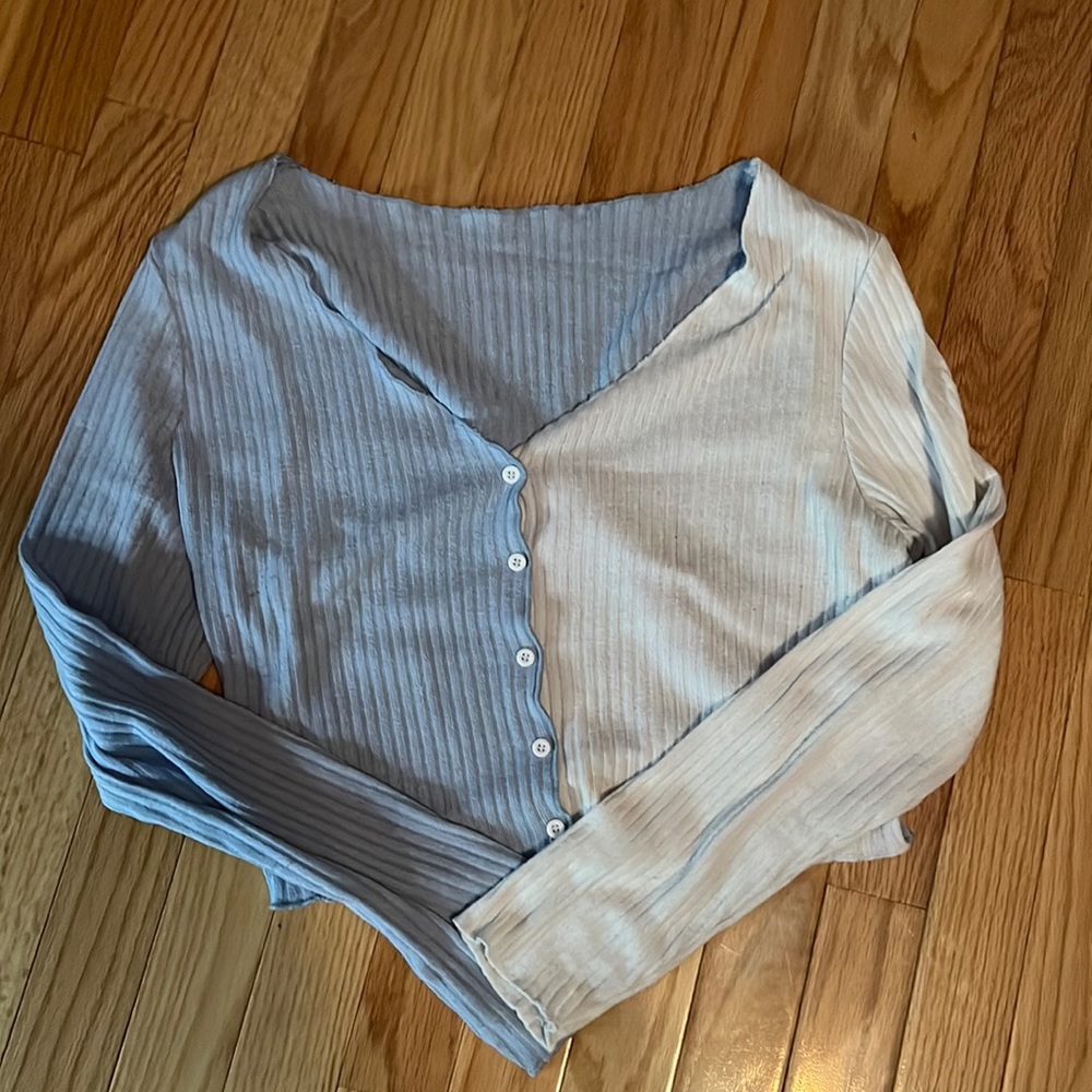 Cropped, long sleeve, button up